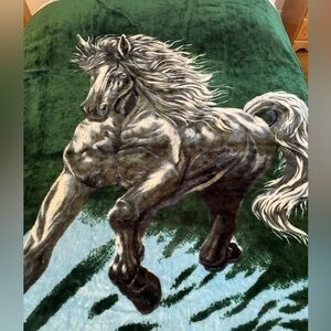 Green San Marcos style blanket with black horse with baby blue and white 88”*78”